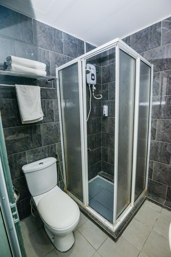 Alpha Hotel Кота-Кінабалу Екстер'єр фото